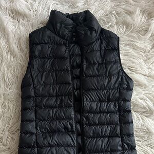Uniqlo Women's Quilted Black Vest
